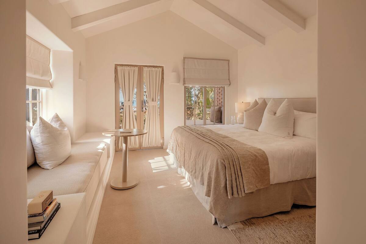 OceanFront Casita | أغطية فراش متميزة وألحفة محشوة بالريش وميني بار وخزنة داخل الغرفة