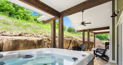 River Rock Retreat 🌲 NEW PROPERTY ⭐ Hot Tub 💦 Fire Pit 🔥