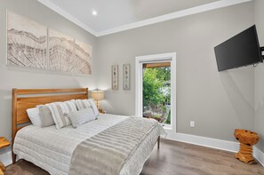 6 habitaciones, tabla de planchar con plancha, cuna de viaje y wifi