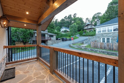 6 Bedroom Luxury Home located on Main Street in Downtown Blowing Rock!