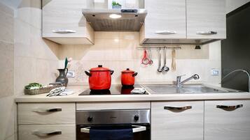 Wasserkocher mit Kaffee-/Teezubehör