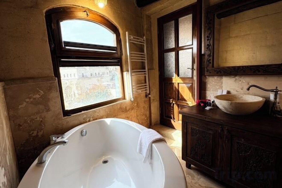 Temenni Room
