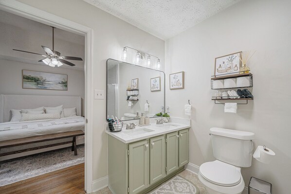 Boblebad, hårføner, håndklær og såpe