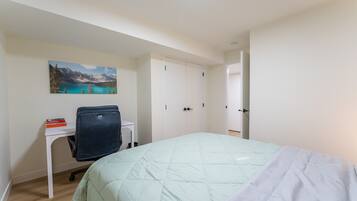 2 habitaciones, tabla de planchar con plancha, wifi y ropa de cama