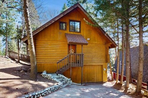 Grand Mountain Retreat w/ Piano, Fast WiFi, Fireplace, Private Deck