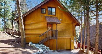 Grand Mountain Retreat w/ Piano, Fast WiFi, Fireplace, Private Deck