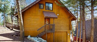 Grand Mountain Retreat w/ Piano, Fast WiFi, Fireplace, Private Deck