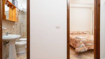 1 chambre, fer et planche Ă repasser, Wi-Fi, draps fournis