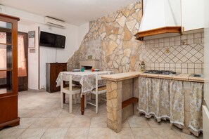 Dining - Serenity House by Rentbeat (Allumiere)