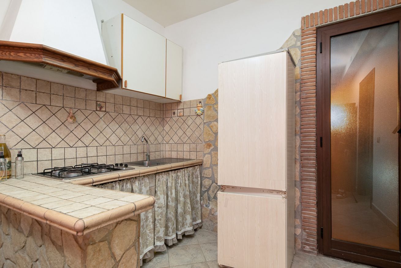 Réfrigérateur, four, plaque de cuisson, cafetière/bouilloire