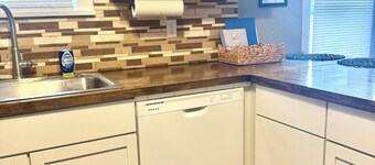 Cowboy Comfort House-Gameday Ready! 4 bed/3 bath/sleeps 9