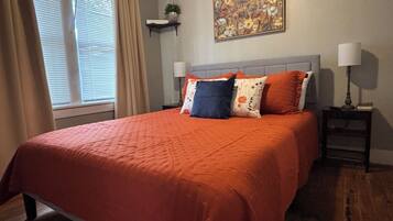 4 bedrooms, iron/ironing board, WiFi, bed sheets