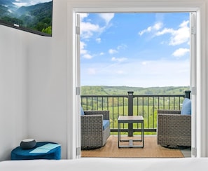 1 bedroom, iron/ironing board, free WiFi, bed sheets - Serenity Villa: Luxurious Retreat with Hot Tub, Rooftop Deck & Mountain View's (Sharps Chapel)