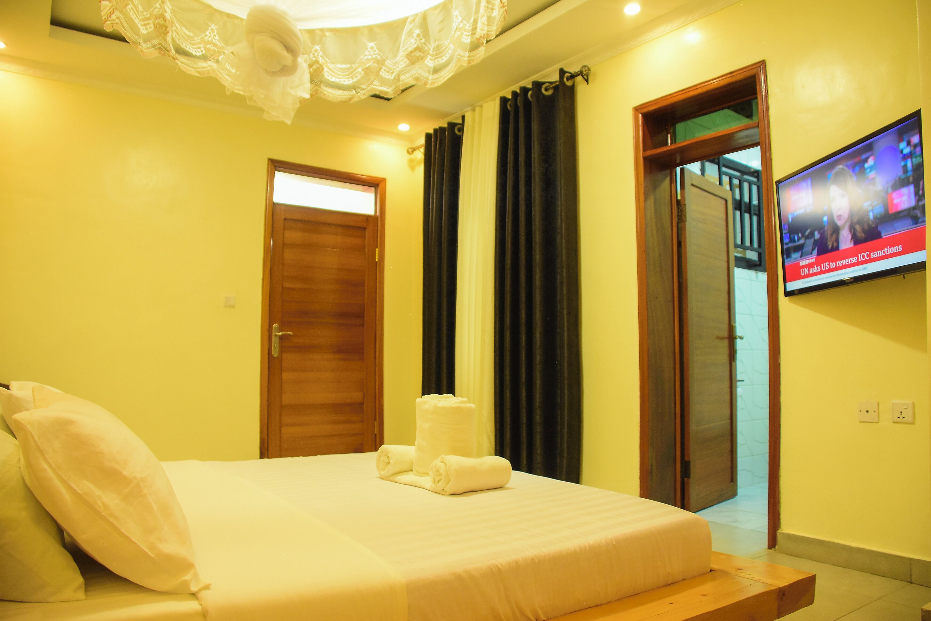 Laptop workspace, free WiFi, bed sheets