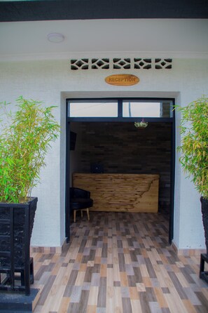 Reception - Rond Point Gorilla Boutique - Kinigi (Nyange)