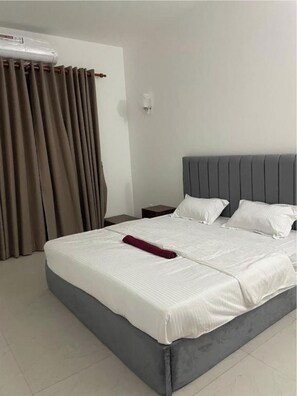 3 chambres, fer et planche à repasser, Wi-Fi gratuit, draps fournis