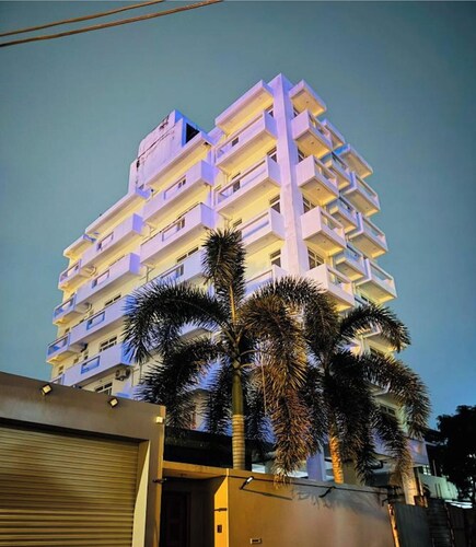 Modern condo in the heart of Colombo city, minutes away from Wellawatte Beach