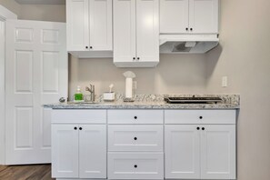 Interior - Judkins Guesthouse - Close to Downtown (Seattle)