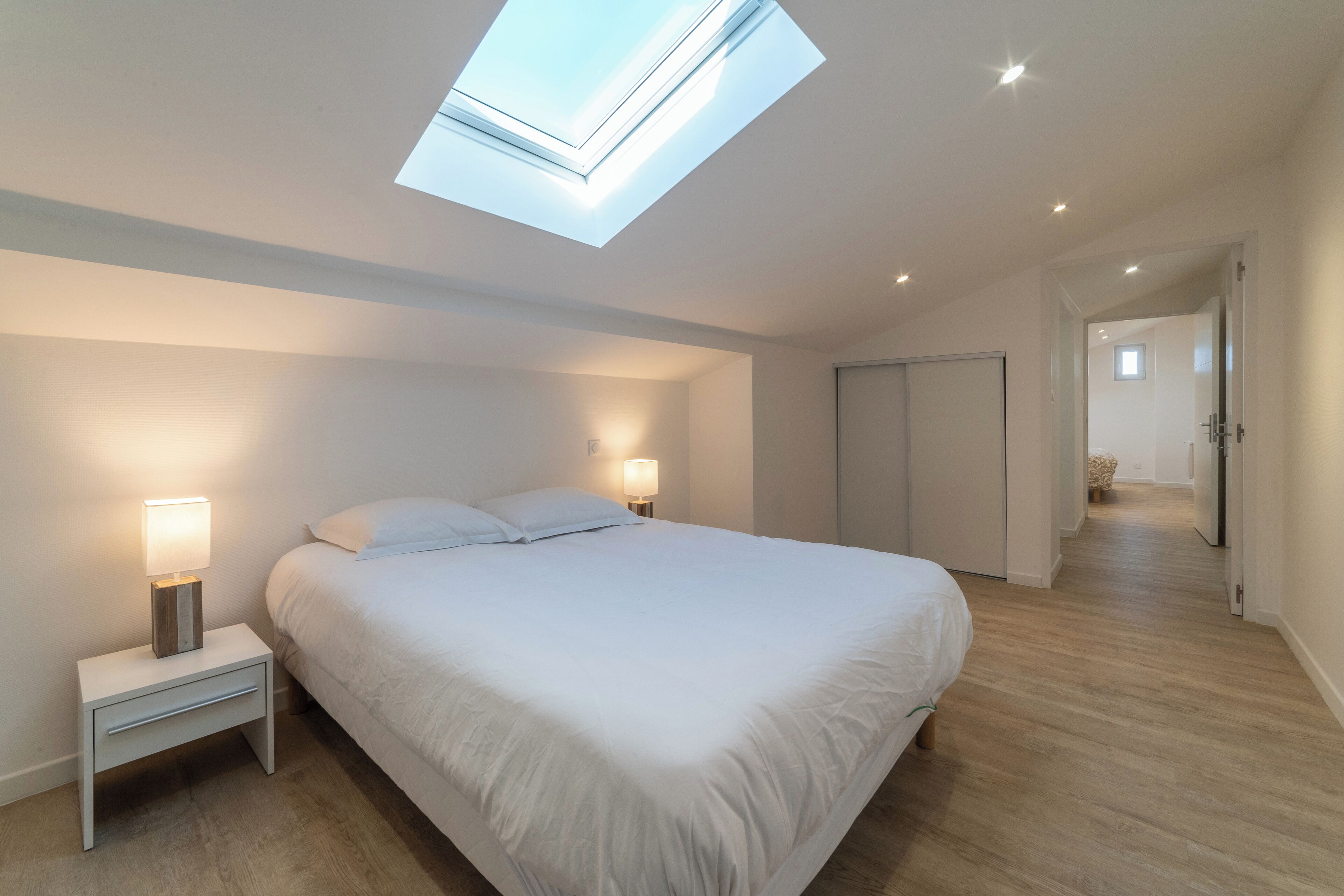 2 chambres, fer et planche à repasser, Wi-Fi, draps fournis