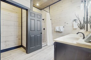 Séchoir à cheveux, serviettes fournies