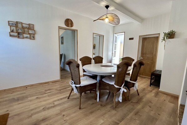 Dining - 🐚 La Petite Maison - Charm & comfort just a stone's throw from the sea (Le Crotoy)