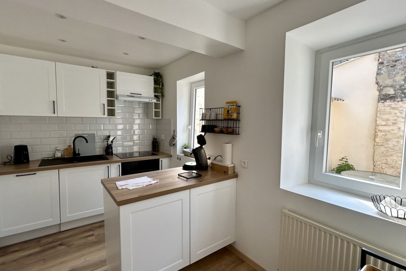 Micro-ondes, four, lave-vaisselle, cafetière/bouilloire