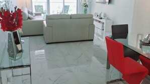 Unclassified image, 3 of 40, button - Chic and modern 1-bedroom apartment with 0cean view, WiFi in vibrant Hollywood (Hollywood)