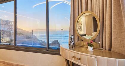 Beachfront Paradise: Charming 1BR + Ocean Views