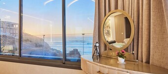 Beachfront Paradise: Charming 1BR + Ocean Views