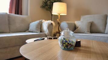 Smart-TV, Kamin, Bücher