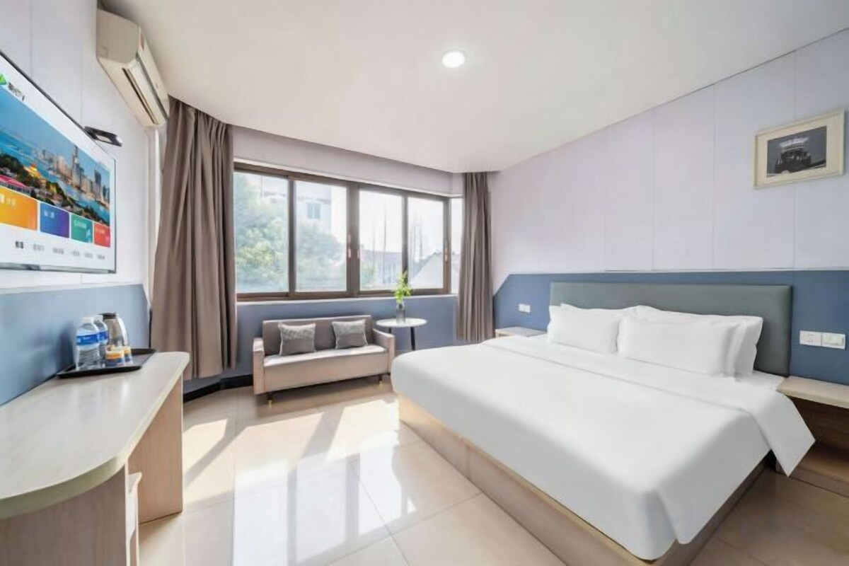 Business Queen Room