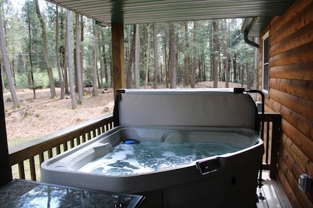 Egyptian cotton sheets, premium bedding, pillow-top beds. Hominy Ridge Cabins and Gift Shop
