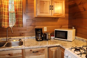 Premium Cabin, 1 Queen Bed, Non Smoking, Kitchen | Private kitchen | Full-size fridge, microwave, oven, stovetop