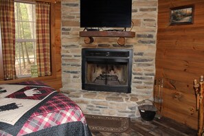 60-inch Smart TV with satellite channels, fireplace - Hominy Ridge Cabins and Gift Shop (Clarington)