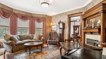 Luxury Suite | Individually decorated, individually furnished, free WiFi