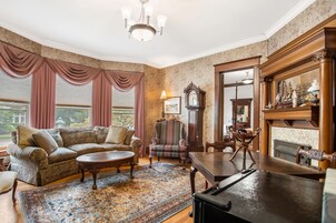 Decoración personalizada, muebles diferentes y wifi gratis 