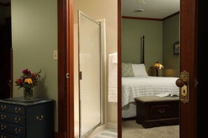 Bathroom - The Inn of Saugatuck (Saugatuck)