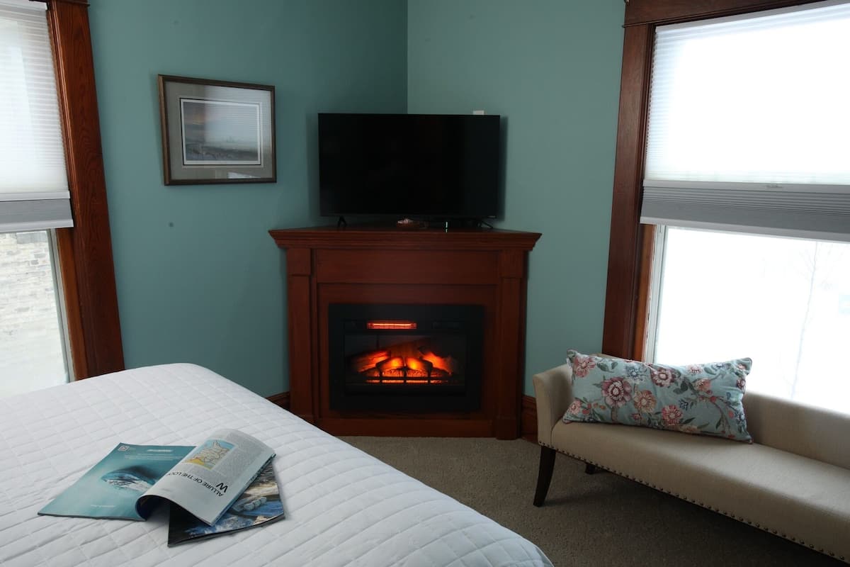 Comfort Room, City View | Individually decorated, individually furnished, free WiFi