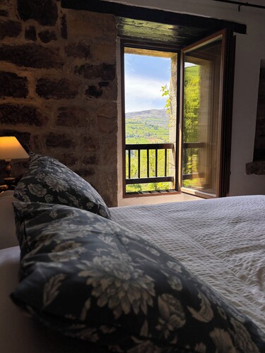 Lo Macario Pasiega cabin, with forest views