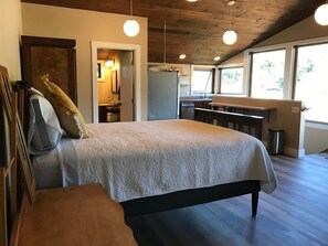 Schreibtisch, WLAN, Bettwäsche