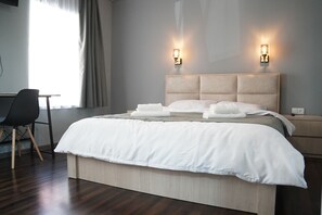 2 chambres, fer et planche à repasser, Wi-Fi, draps fournis