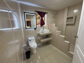 Deluxe Room, Balcony, Mountain View | Bathroom - El Mangal B&B (Suchitoto)