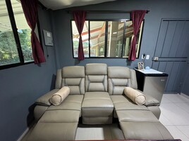 Quarto luxo, varanda, vista para o jardim | Escrivaninha, espaço de trabalho para notebook, Wi-Fi de cortesia