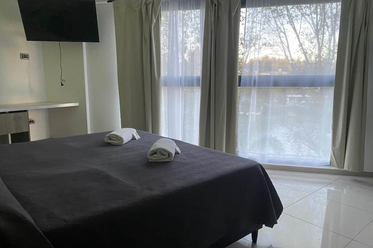 Deluxe Double or Twin Room, Balcony, Lake View | Desk, laptop workspace, free WiFi, bed sheets