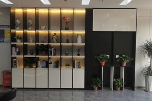 Lobby lounge - Nanshu Thatched Cottage Hotel (Huihua College Branch of Shijiazhuang Railway Station) (Shijiazhuang)