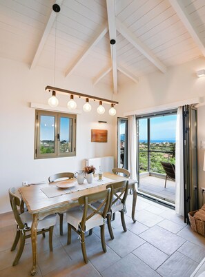 In-room dining - Forte Vento Villa  (Lefkada)