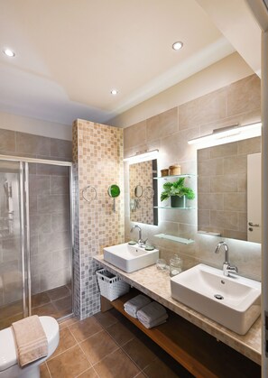 ผ้าเช็ดตัว, สบู่, ยาสระผม, กระดาษชำระ