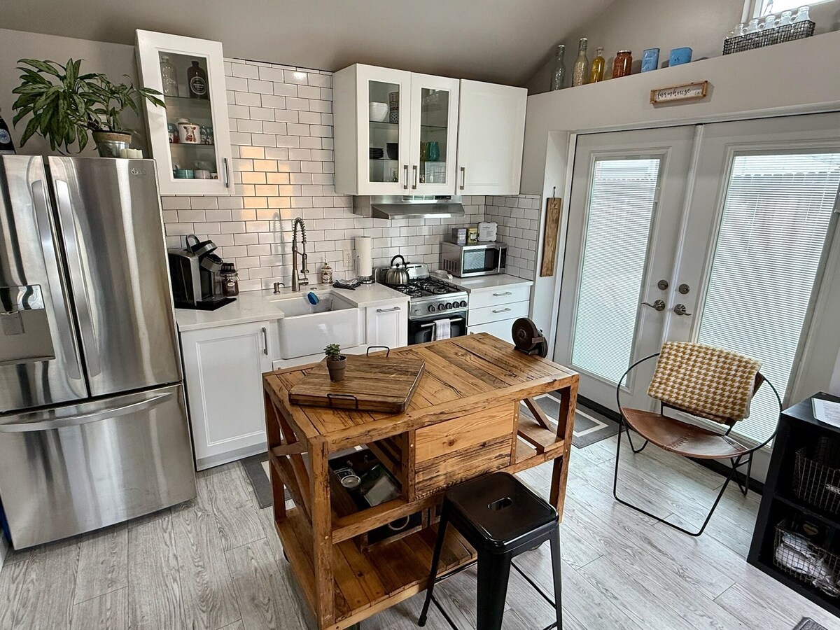 Stand-Alone Cottage w fenced Patio & Yard Oasis in the Vibrant Denver Highlands