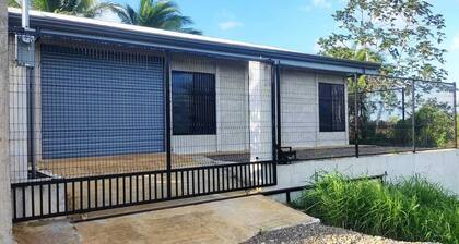 Charming 2bedroom house in Boca de Arenal SanCarlos with AC, WiFi + 1 car garage