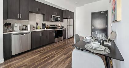 Modern 1BR apartment in the heart of Hollywood with pool, jacuzzi